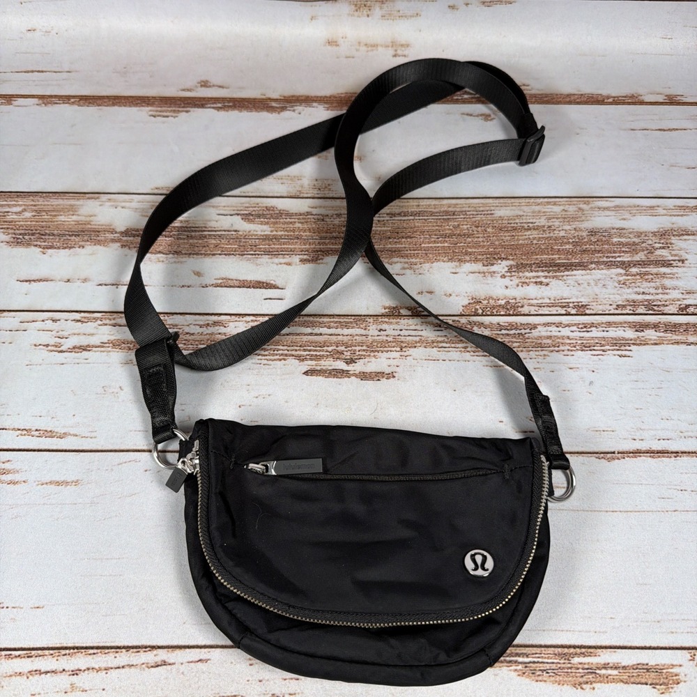 Lululemon All Night Festival Bag 5L Black Crossbody Messenger Handbag 0064950-01